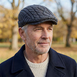 ROUSSEL PARIS | Bonnet plat homme en maille torsadée